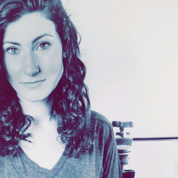 Meet your Posher, Danielle - Picture 3 of 4